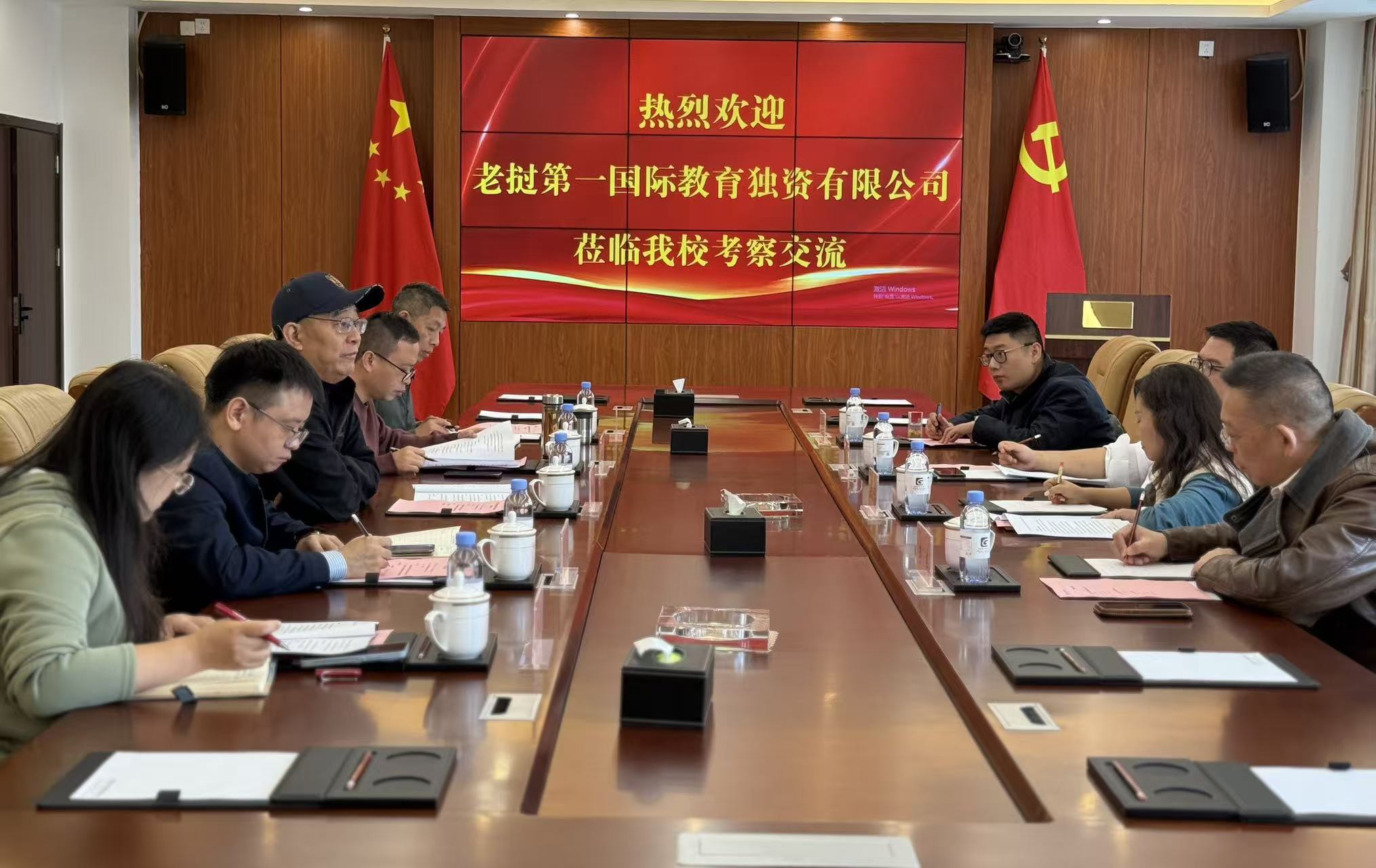 我校与老挝第一国际教育独资有限公司举行合作交流座谈会