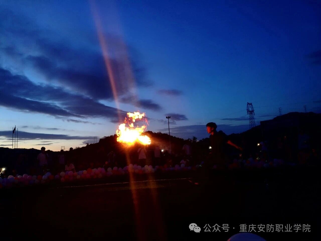筑安防之梦&middot;赴夏日之约丨校园草坪音乐会永不落&ldquo;夏&rdquo;
